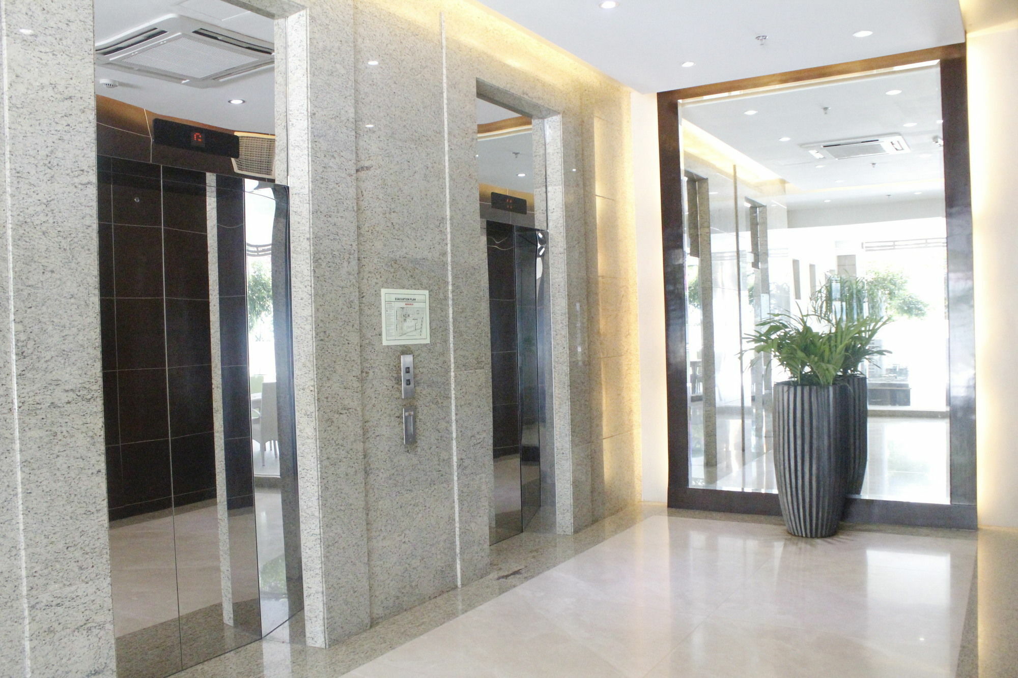 Padgett Place Prime Suites Cebu Dış mekan fotoğraf